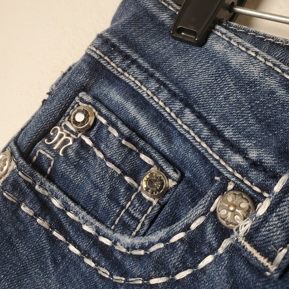 Miss Me Capri Cropped Jeans in Stretch Denim Roses Rhinestones Size 27 - Picture 13 of 14